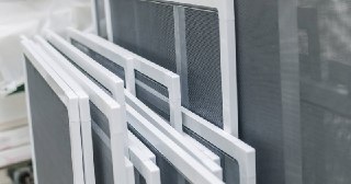Москитные сетки на пластиковые окна Балтийск купить по цене от 927 руб.